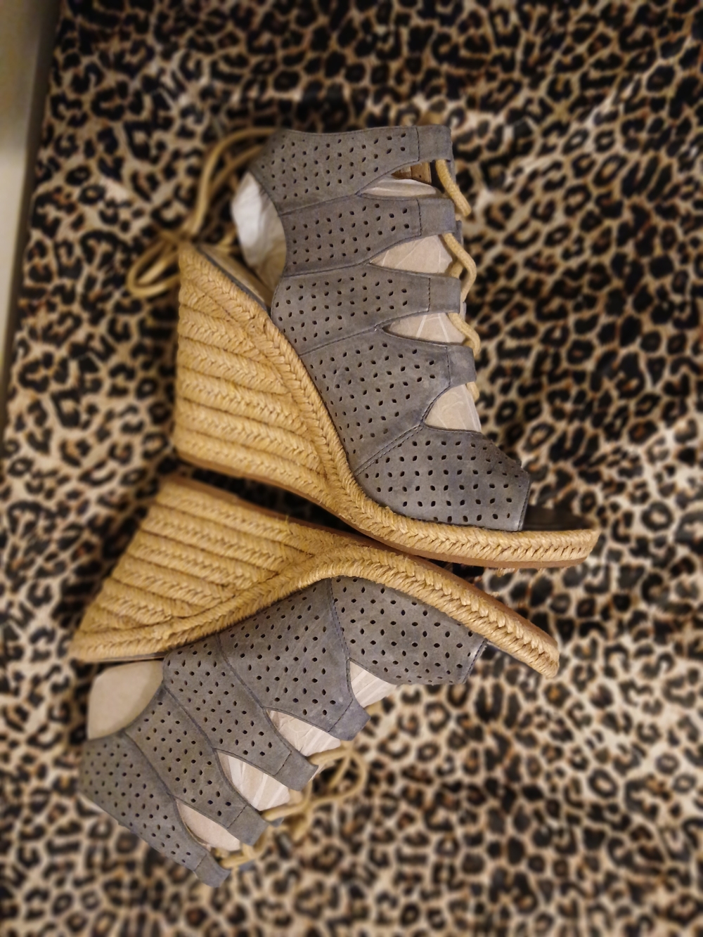 NWOB Johnston & Murphy Perforated Espadrille Wedge Sandals